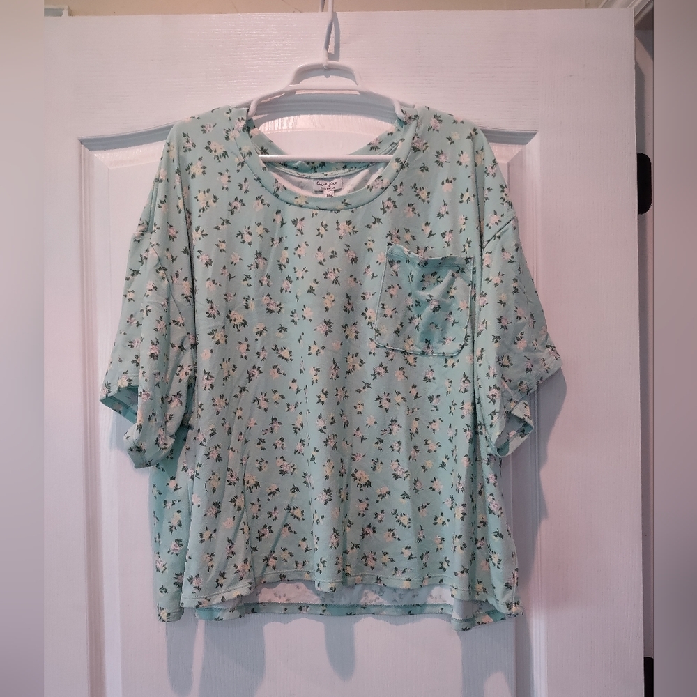 NWT Love Fire Mint Green Floral Short Sleeve Pocket Tee Size 3X